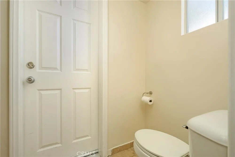 19841 Hamlin Street Woodland Hills, CA 91367