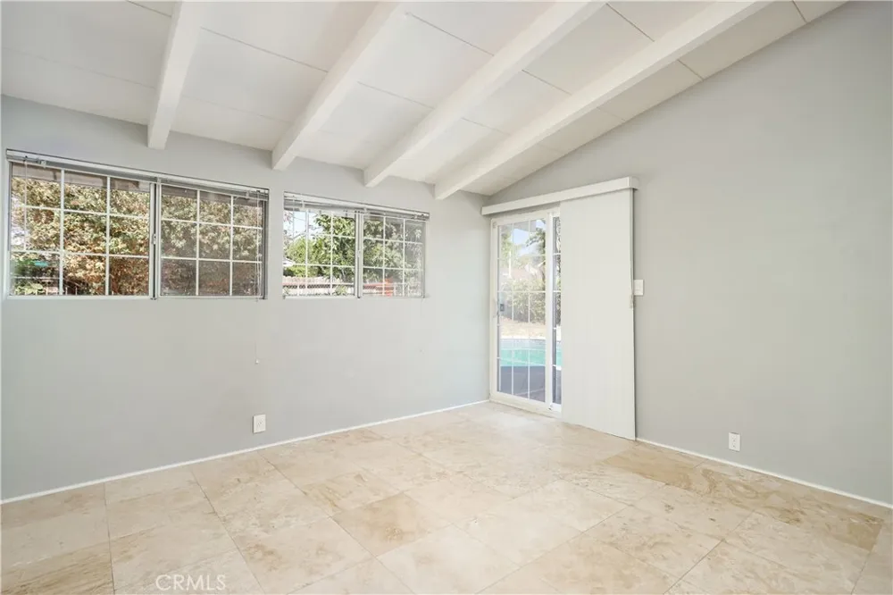 19841 Hamlin Street Woodland Hills, CA 91367