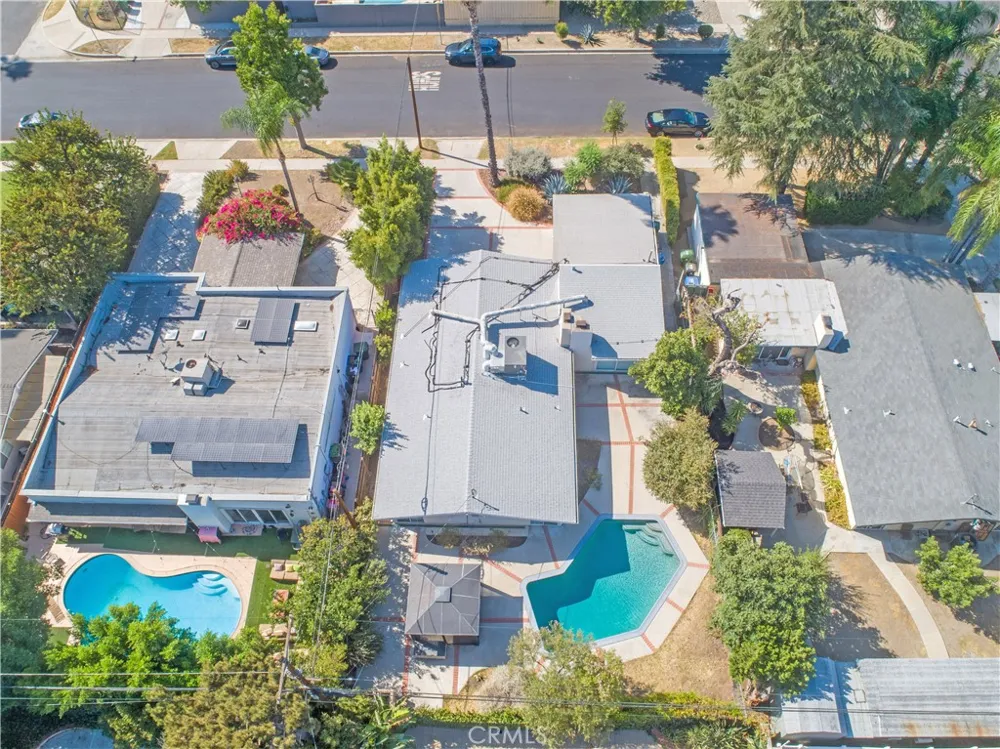 19841 Hamlin Street Woodland Hills, CA 91367