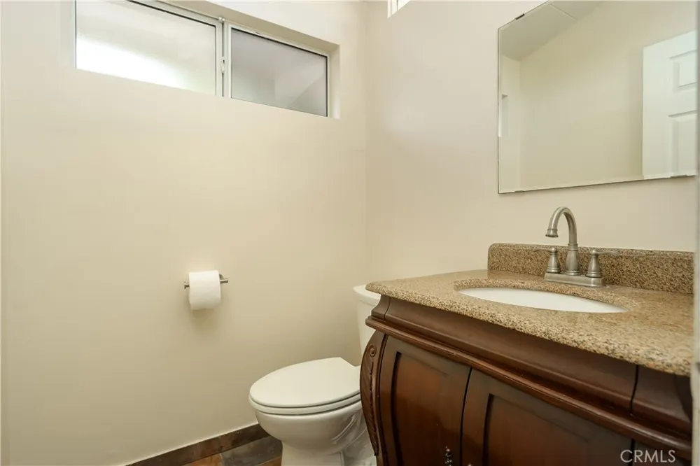 19841 Hamlin Street Woodland Hills, CA 91367