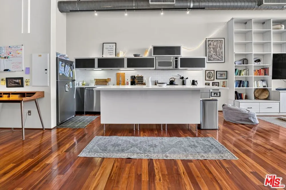 1850 Industrial Street #606 Los Angeles, CA 90021