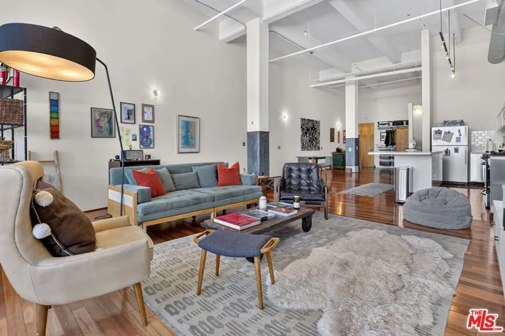 1850 Industrial Street #606 Los Angeles, CA 90021