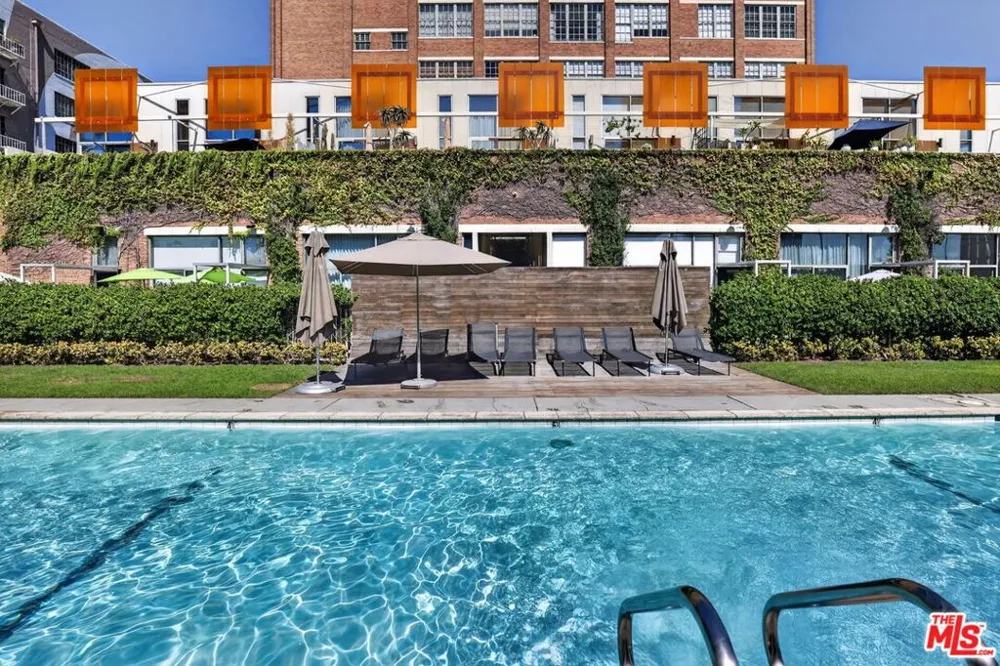 1850 Industrial Street #606 Los Angeles, CA 90021