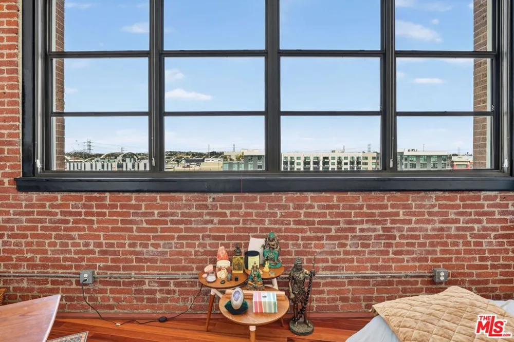 1850 Industrial Street #606 Los Angeles, CA 90021