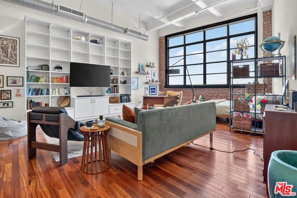 1850 Industrial Street #606 Los Angeles, CA 90021