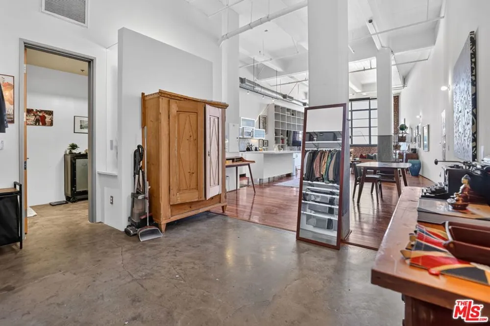 1850 Industrial Street #606 Los Angeles, CA 90021