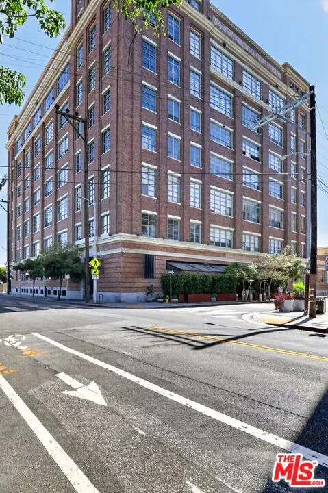 1850 Industrial Street #606 Los Angeles, CA 90021