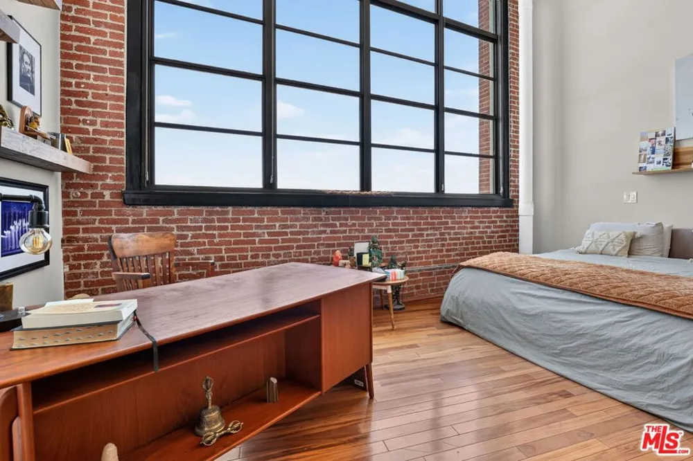 1850 Industrial Street #606 Los Angeles, CA 90021