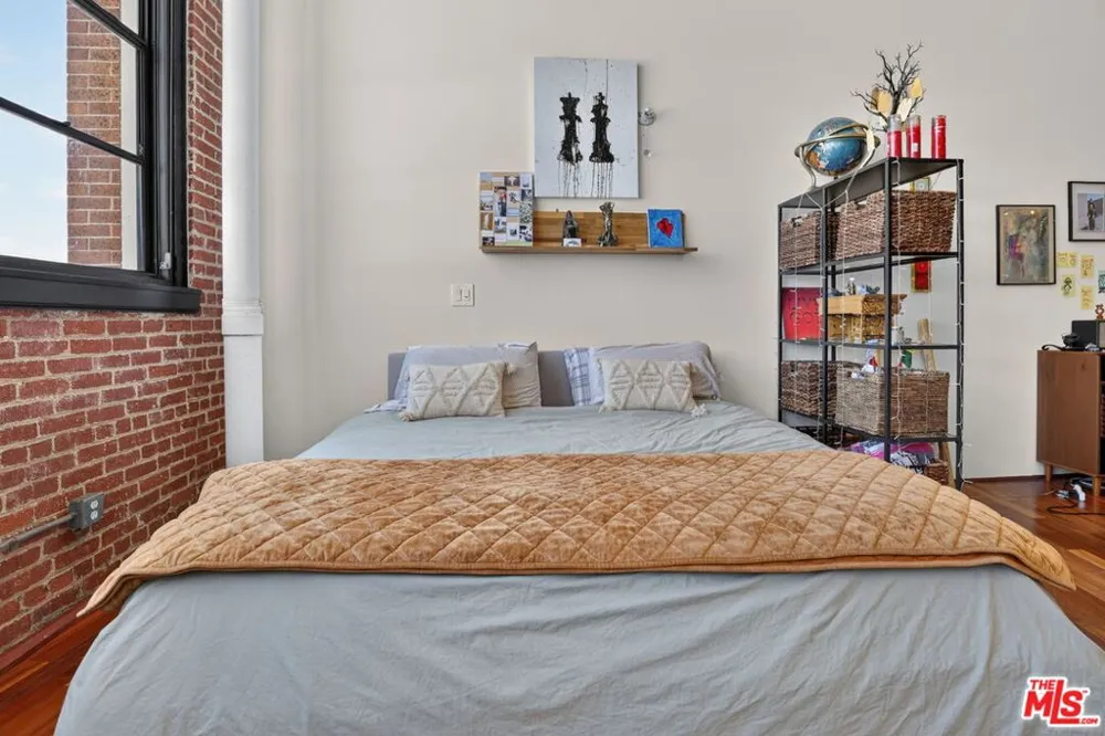 1850 Industrial Street #606 Los Angeles, CA 90021