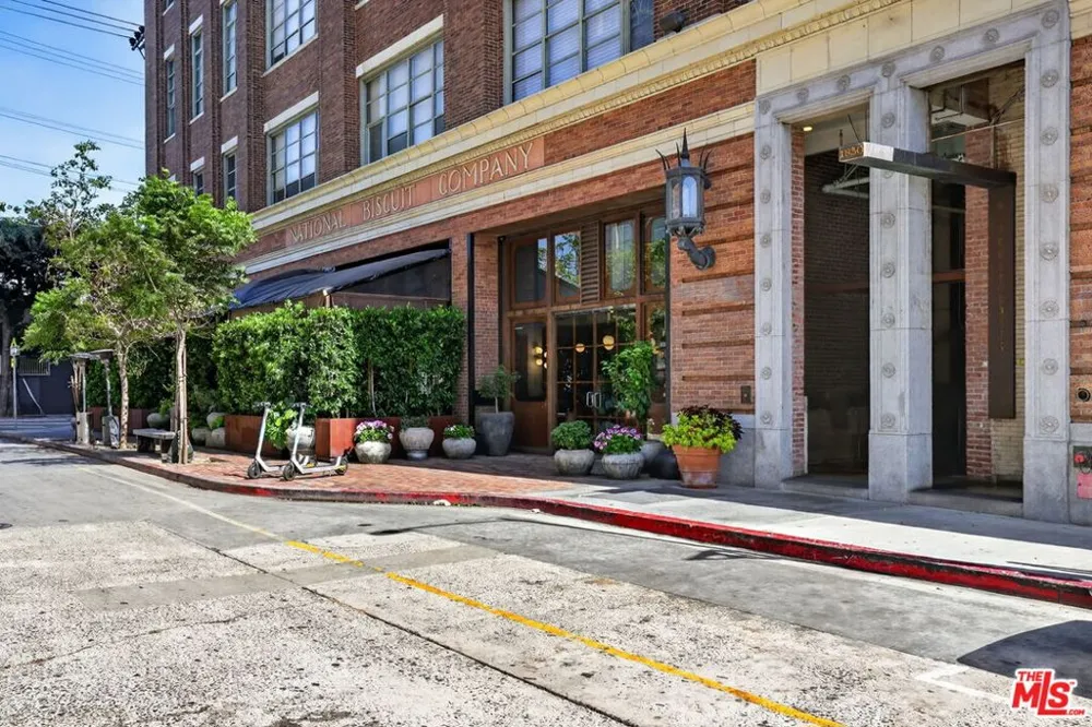 1850 Industrial Street #606 Los Angeles, CA 90021