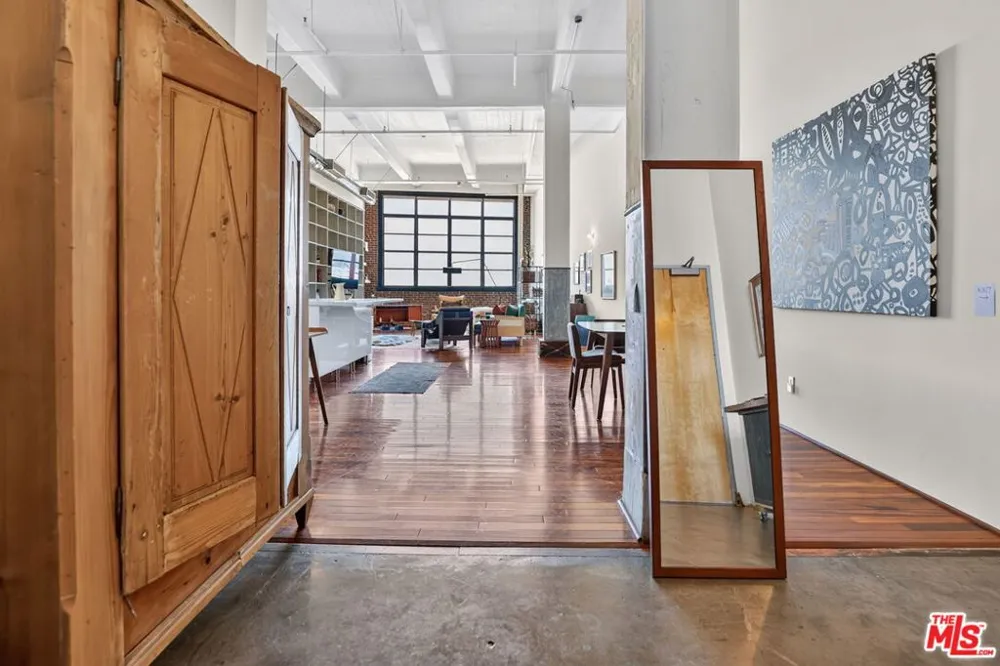 1850 Industrial Street #606 Los Angeles, CA 90021