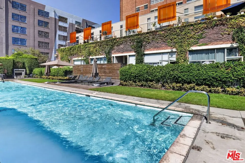 1850 Industrial Street #606 Los Angeles, CA 90021