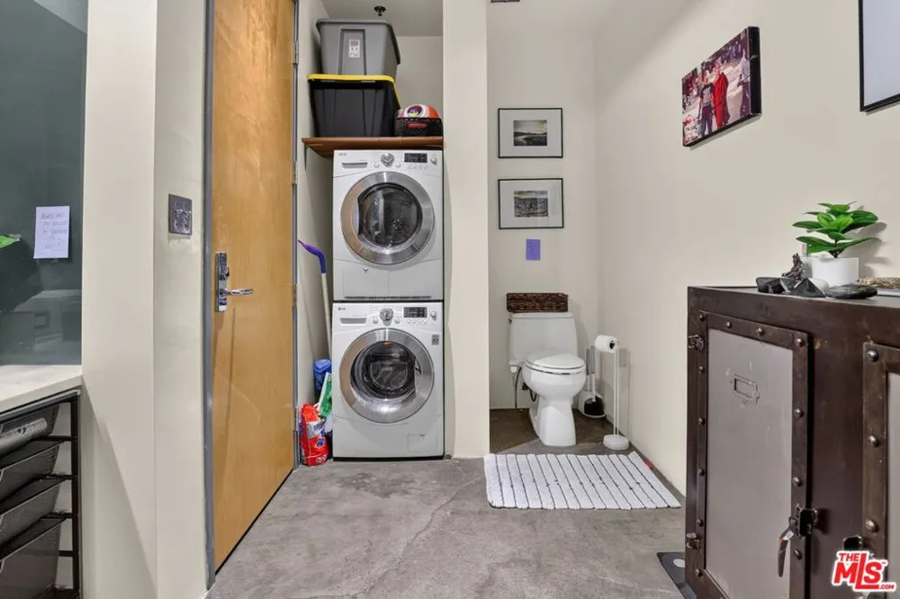 1850 Industrial Street #606 Los Angeles, CA 90021