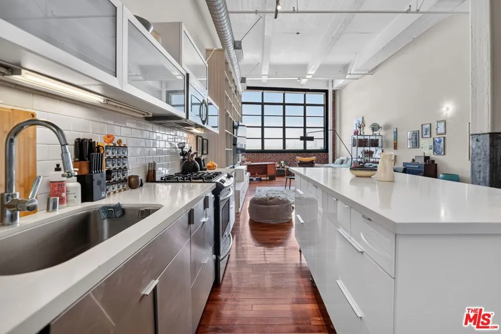 1850 Industrial Street #606 Los Angeles, CA 90021
