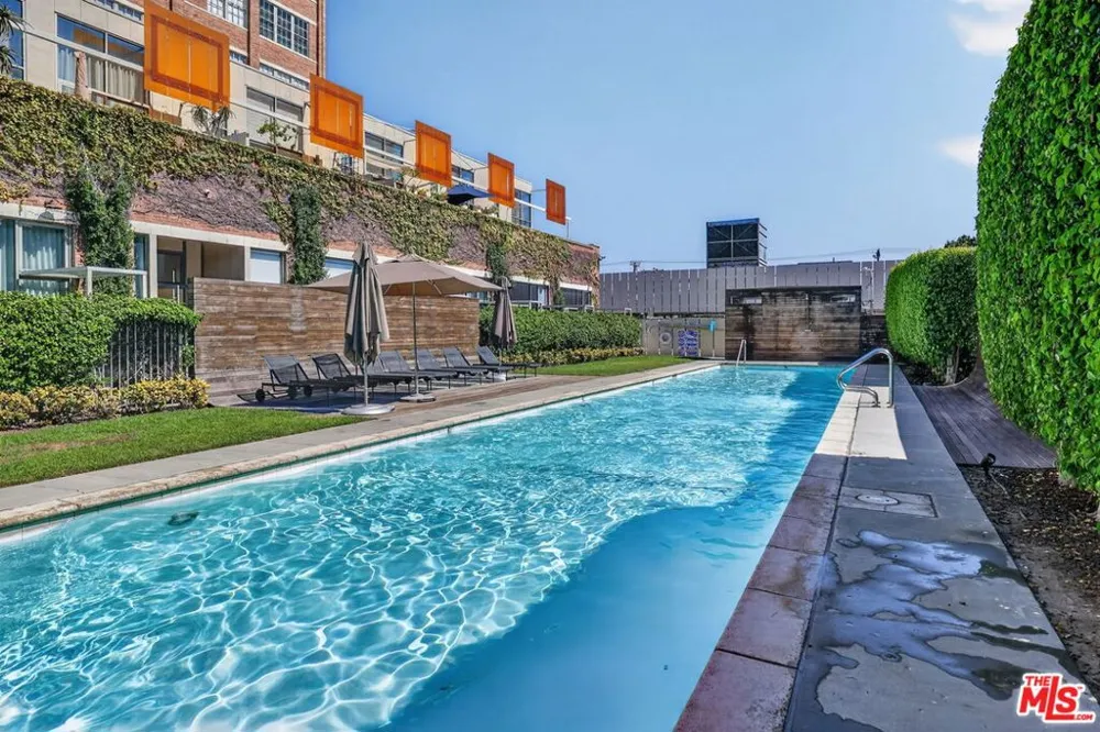 1850 Industrial Street #606 Los Angeles, CA 90021