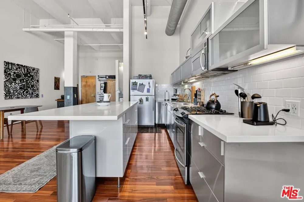 1850 Industrial Street #606 Los Angeles, CA 90021