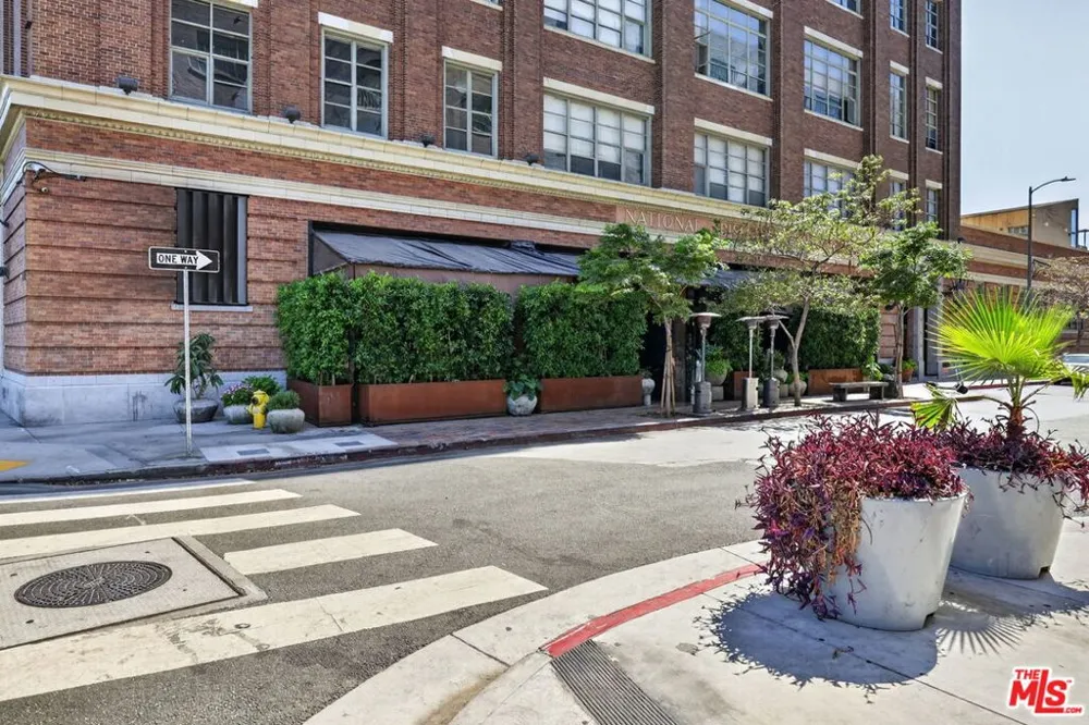 1850 Industrial Street #606 Los Angeles, CA 90021