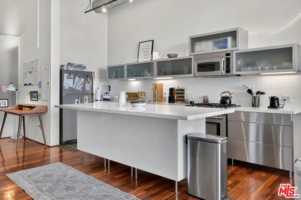 1850 Industrial Street #606 Los Angeles, CA 90021