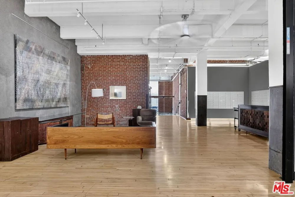 1850 Industrial Street #606 Los Angeles, CA 90021