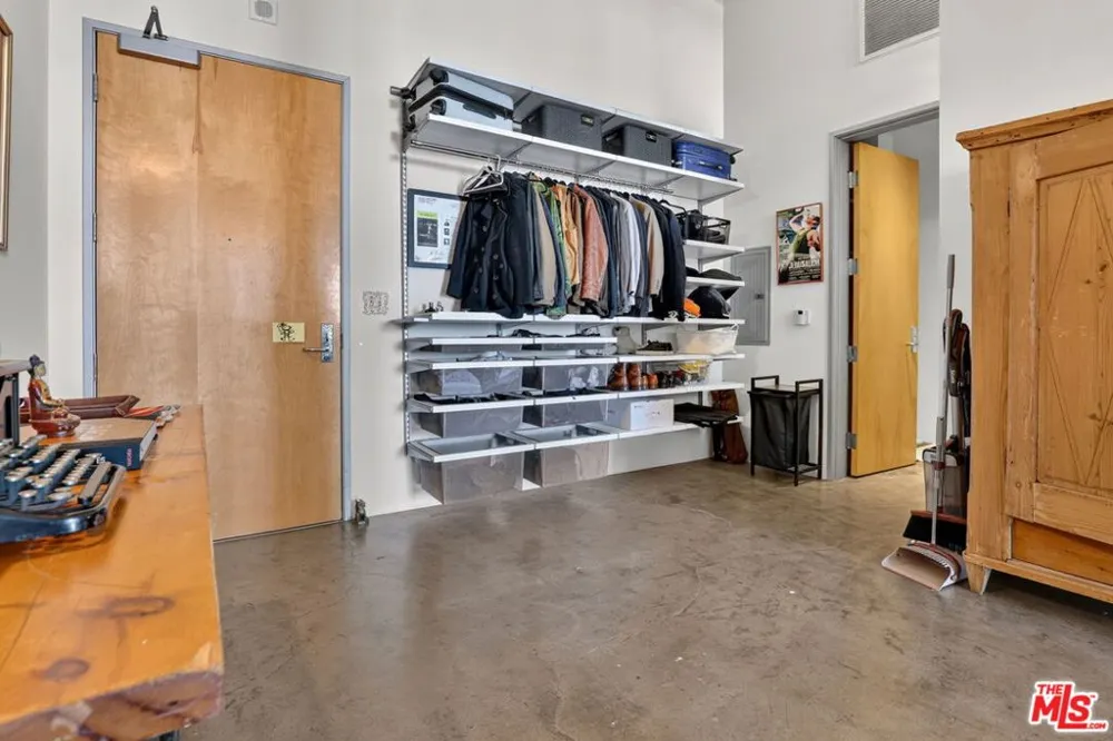1850 Industrial Street #606 Los Angeles, CA 90021
