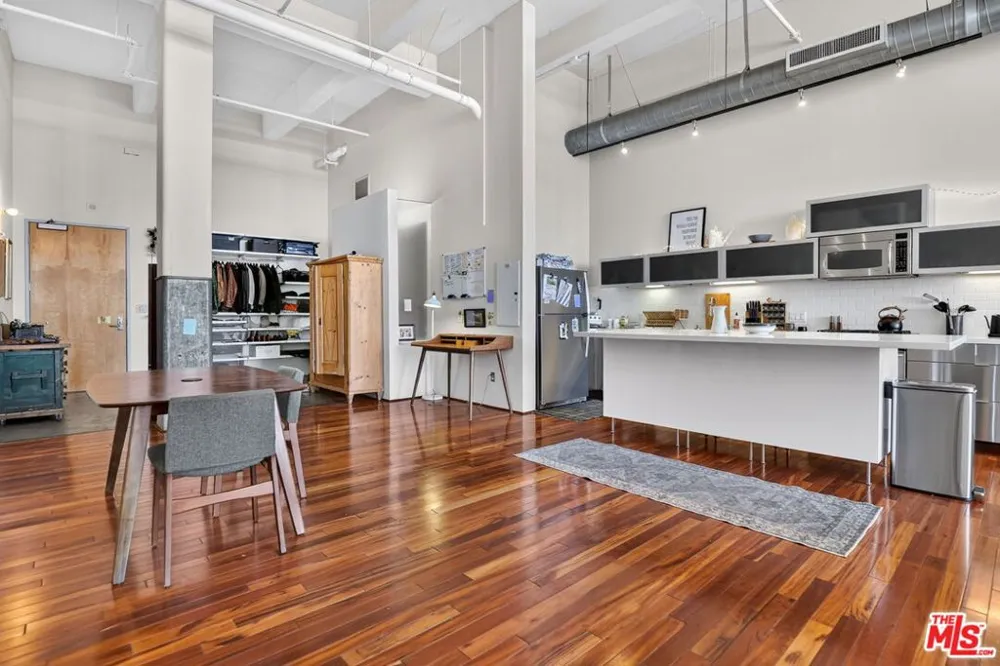 1850 Industrial Street #606 Los Angeles, CA 90021