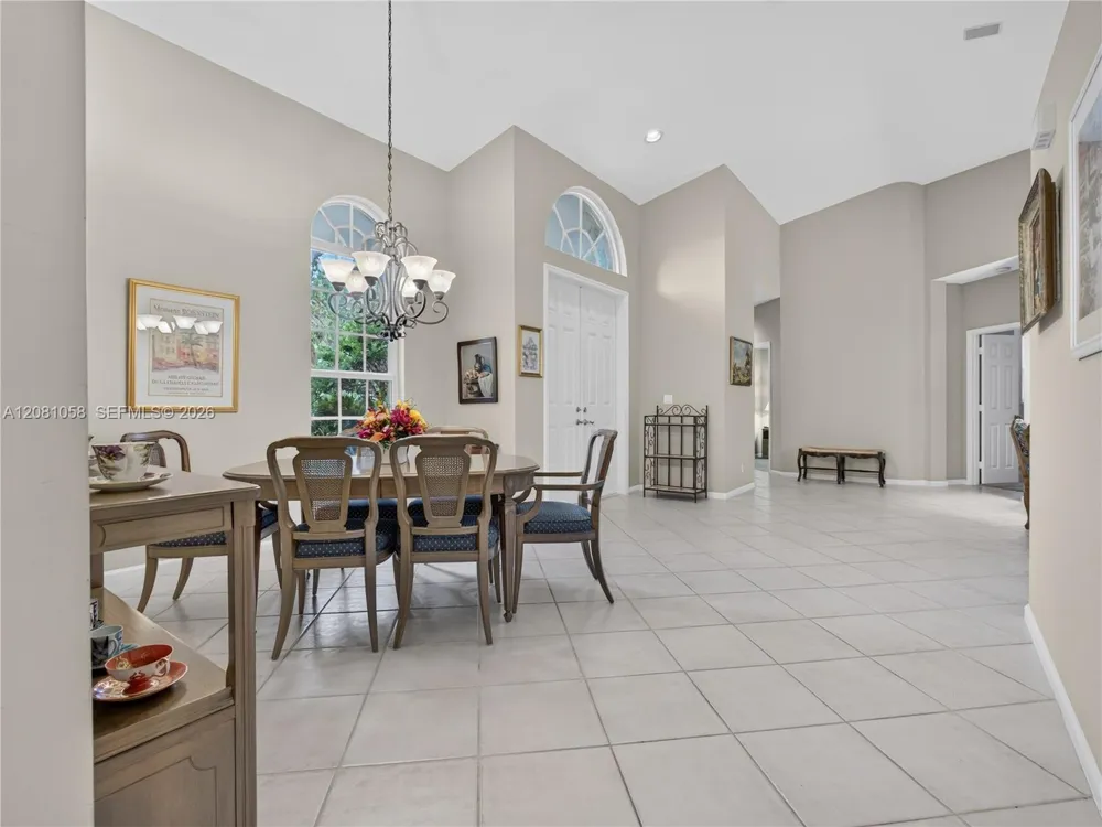 3098 Lakewood Cir Weston, FL 33332