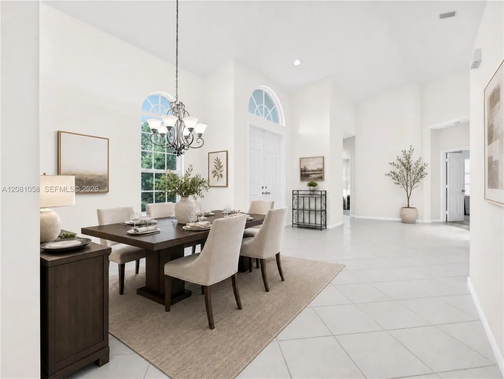 3098 Lakewood Cir Weston, FL 33332