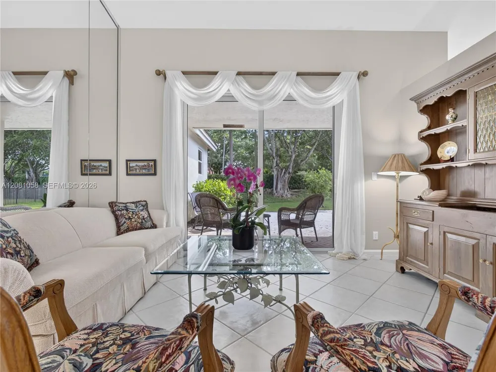 3098 Lakewood Cir Weston, FL 33332