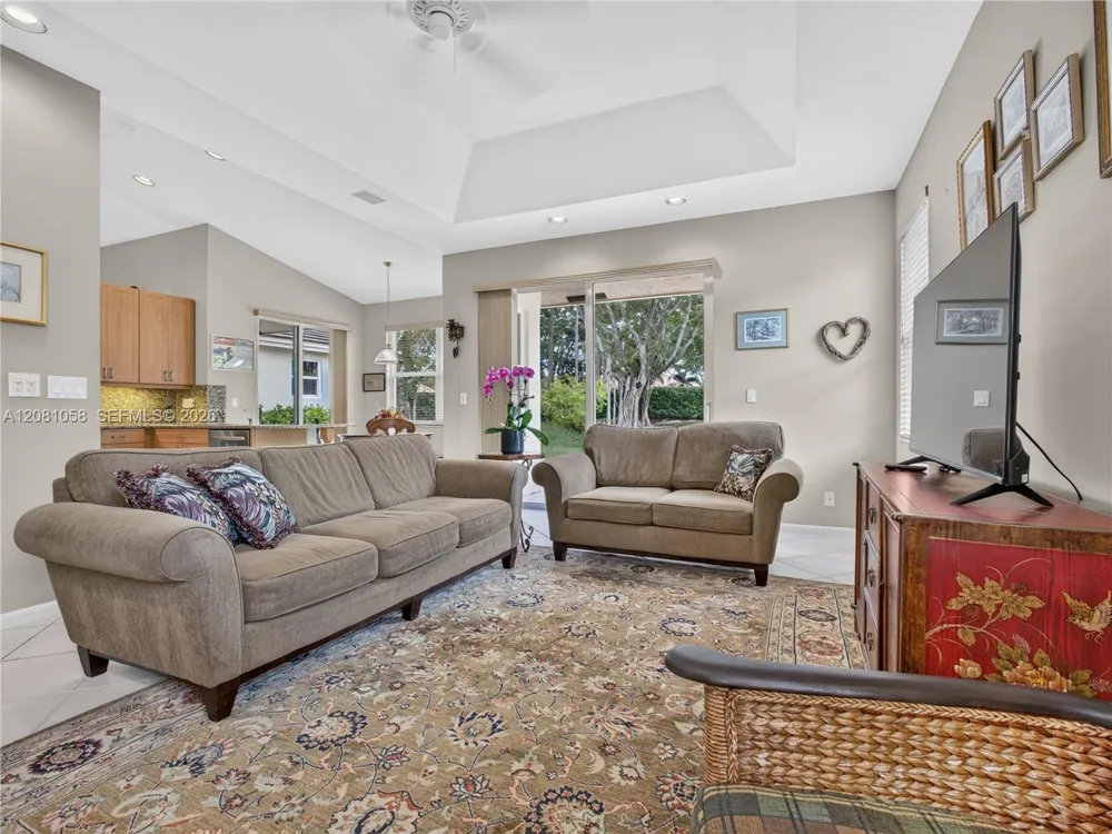 3098 Lakewood Cir Weston, FL 33332