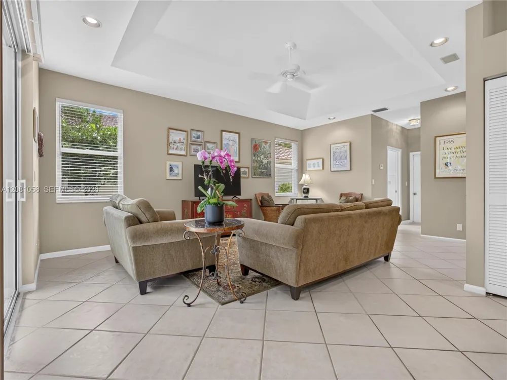 3098 Lakewood Cir Weston, FL 33332