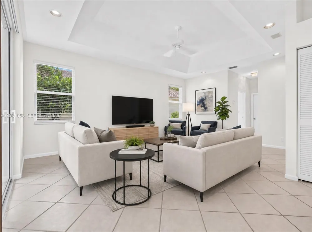 3098 Lakewood Cir Weston, FL 33332