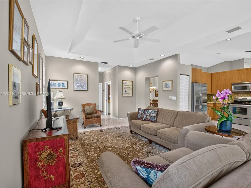 3098 Lakewood Cir Weston, FL 33332
