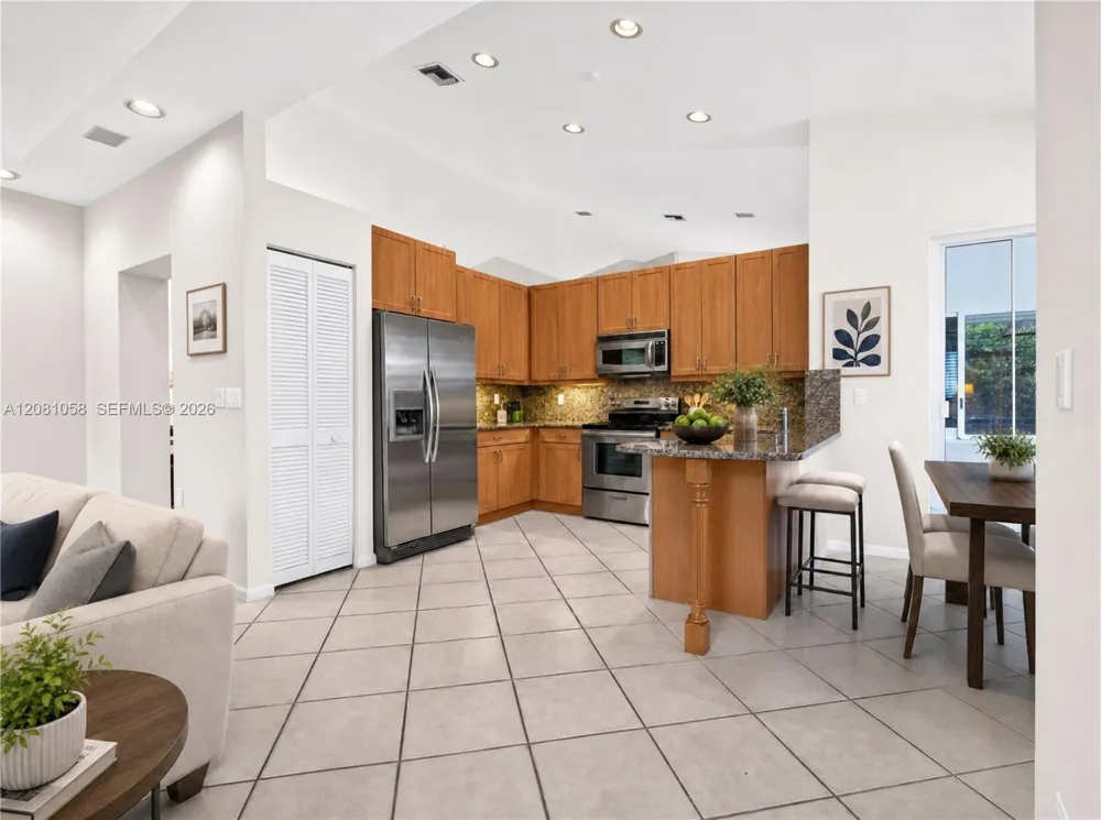 3098 Lakewood Cir Weston, FL 33332