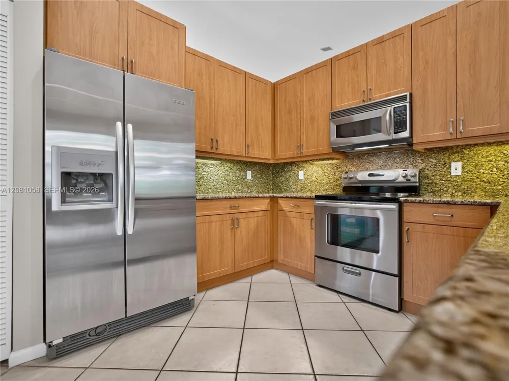3098 Lakewood Cir Weston, FL 33332