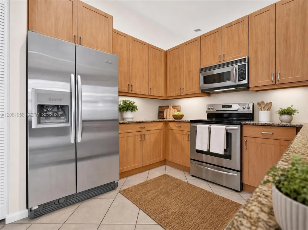 3098 Lakewood Cir Weston, FL 33332