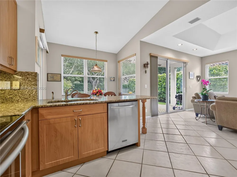 3098 Lakewood Cir Weston, FL 33332
