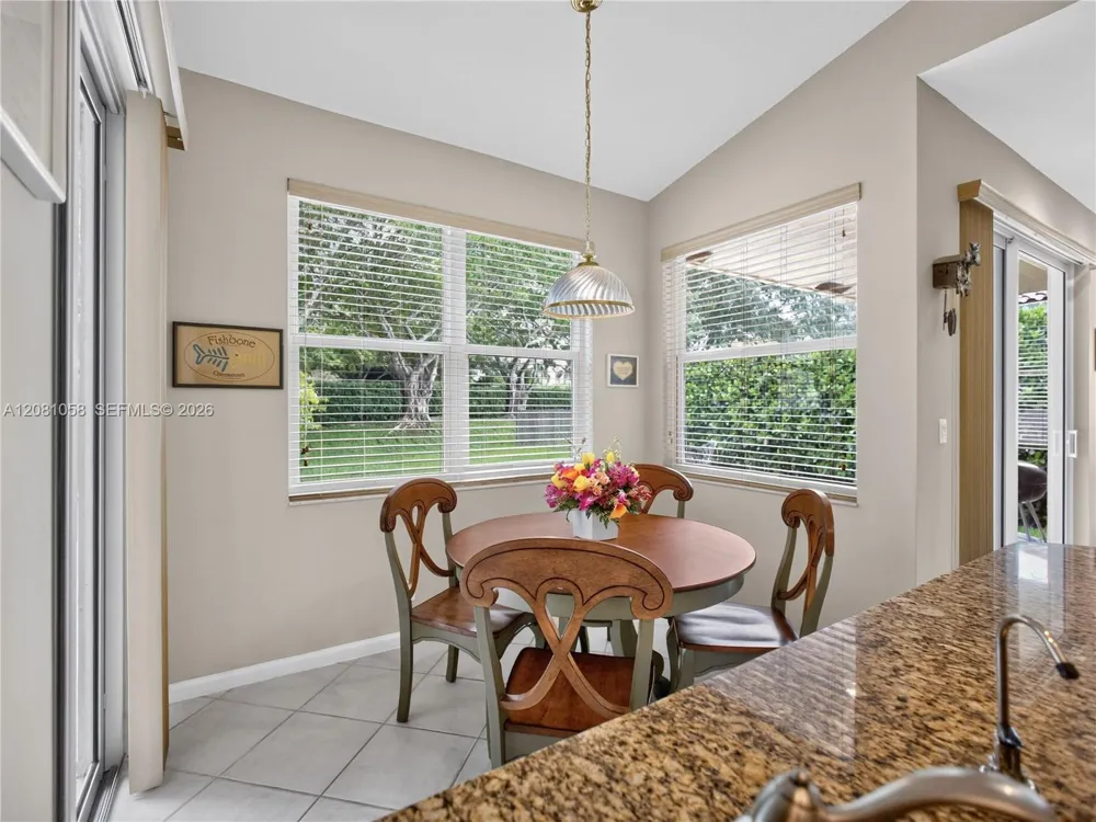 3098 Lakewood Cir Weston, FL 33332