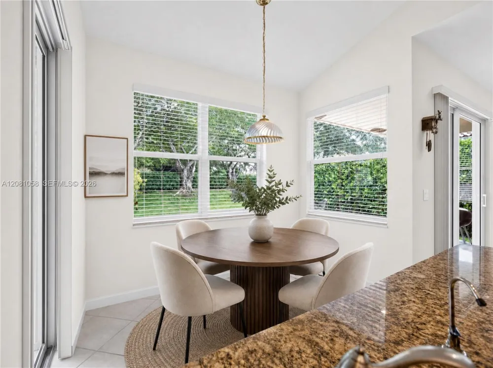 3098 Lakewood Cir Weston, FL 33332