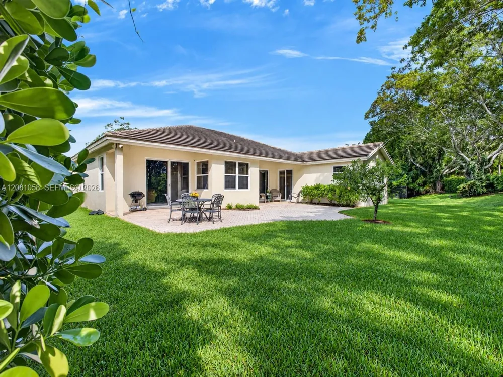 3098 Lakewood Cir Weston, FL 33332