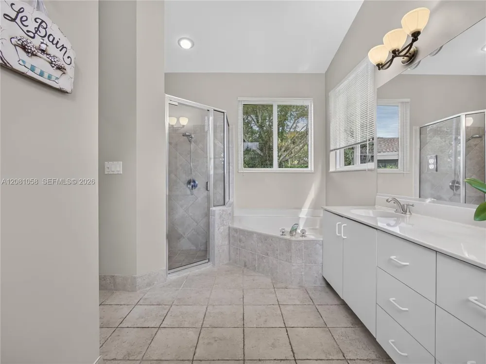 3098 Lakewood Cir Weston, FL 33332