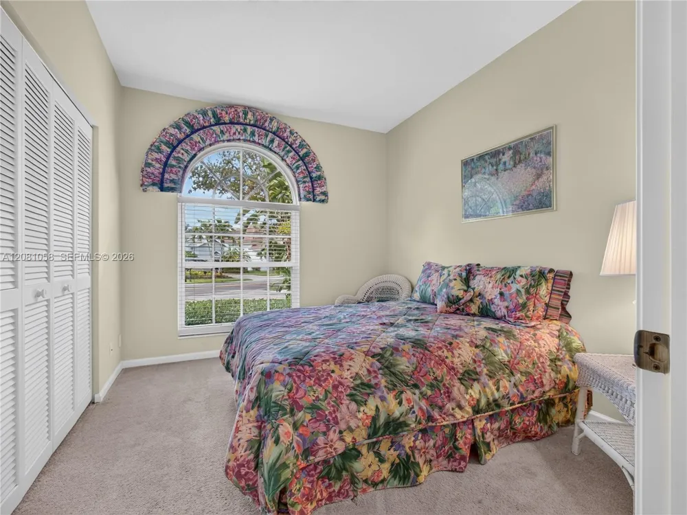 3098 Lakewood Cir Weston, FL 33332