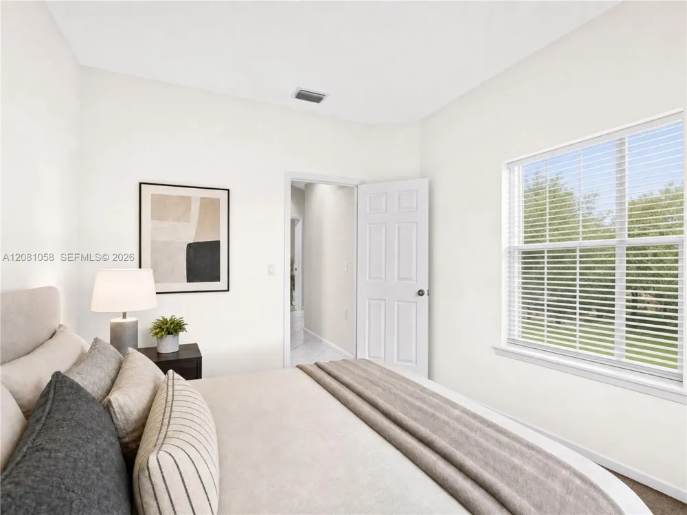 3098 Lakewood Cir Weston, FL 33332