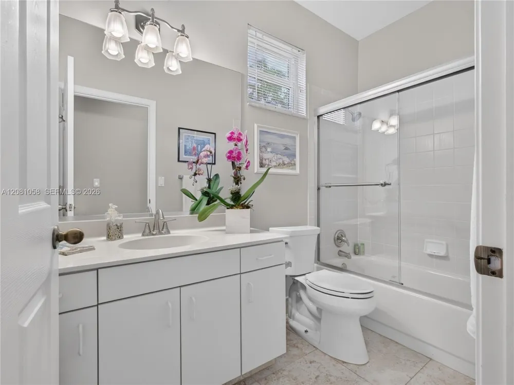3098 Lakewood Cir Weston, FL 33332
