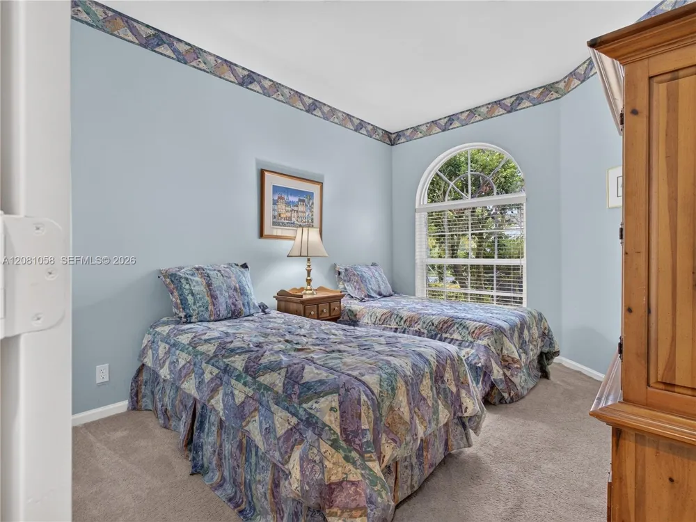 3098 Lakewood Cir Weston, FL 33332