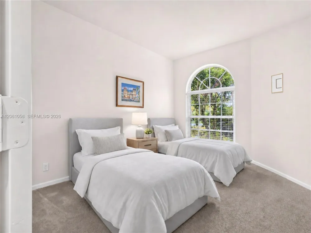 3098 Lakewood Cir Weston, FL 33332