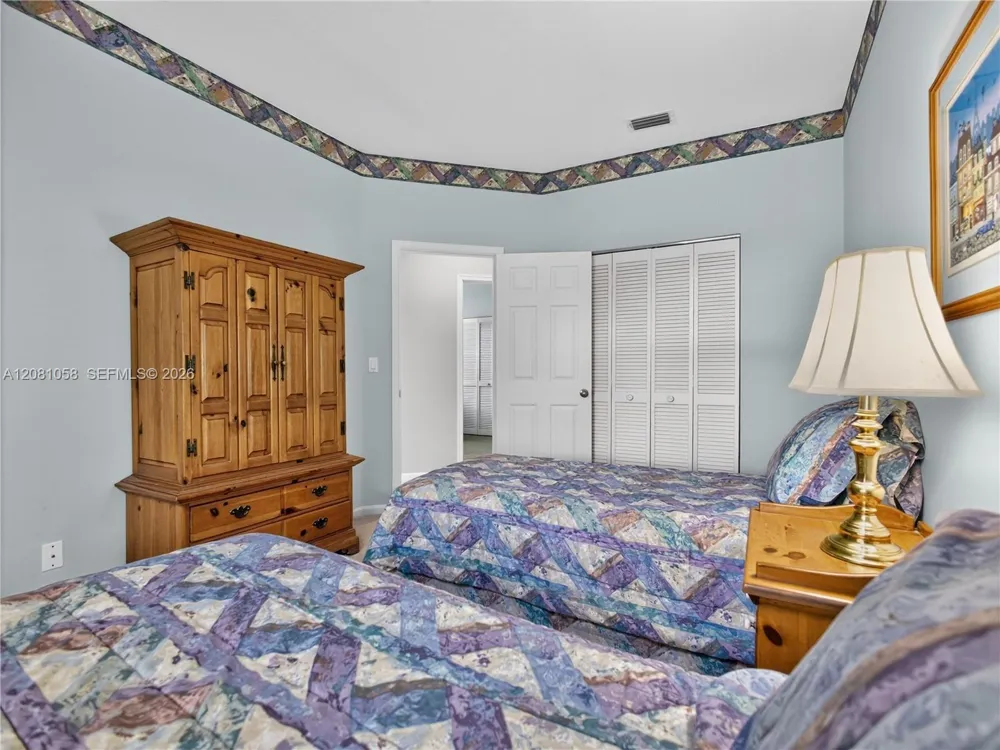3098 Lakewood Cir Weston, FL 33332