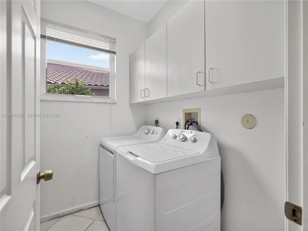 3098 Lakewood Cir Weston, FL 33332