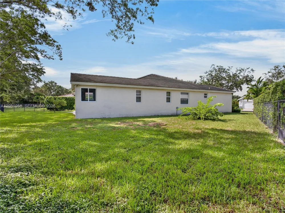 3098 Lakewood Cir Weston, FL 33332