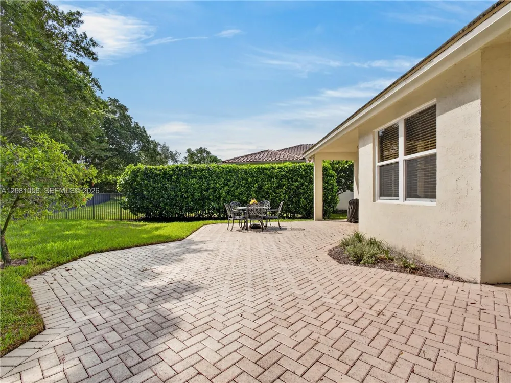 3098 Lakewood Cir Weston, FL 33332