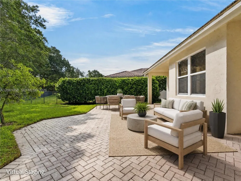 3098 Lakewood Cir Weston, FL 33332